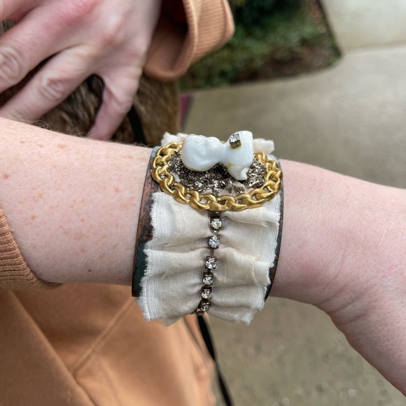 Chic cuff - Picture 2 of 2